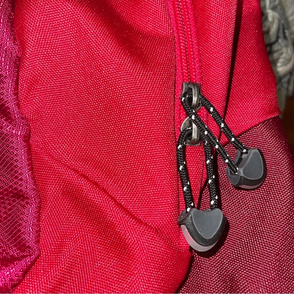 Nike Red and Black large backpack front vertical zipper pocket padded straps - Picture 10 of 15